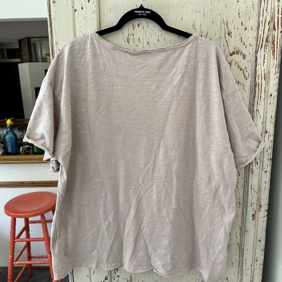 BOUTIQUE ANGEL DISTRESSED TEE - Picture 9 of 9